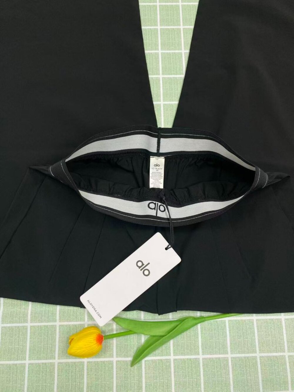 New With Tags✨Black ALO Yoga Regular Suit Up Trouser (30-inch inseam) - Picture 4 of 8